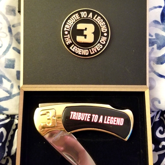 Nascar Other - Tribute to A Legend Dale Earnhardt Collectors Knife